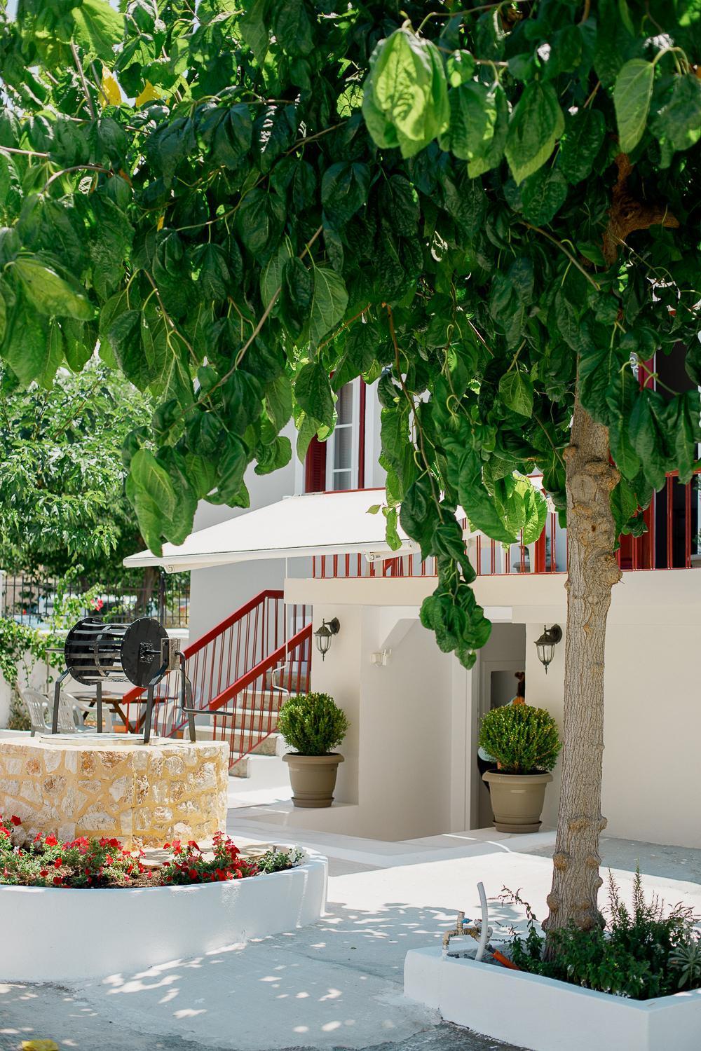 Iris Garden Retreat Aparthotel Corinth Ngoại thất bức ảnh